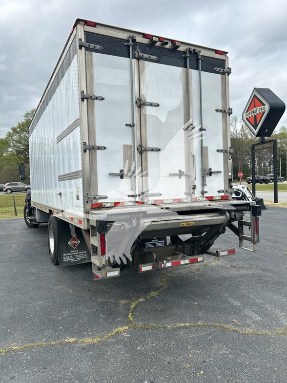 2015 HINO 338 21565CON - image 3 of 6