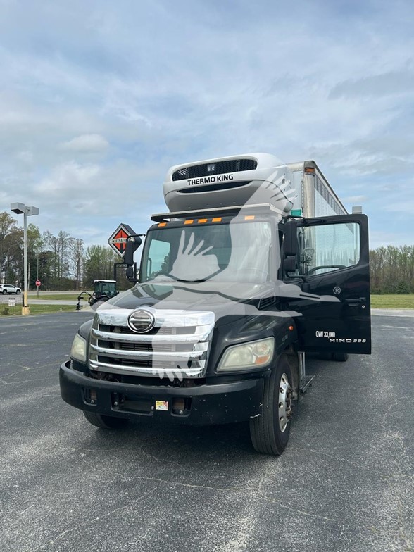 2015 HINO 338 21565CON - image 1 of 6