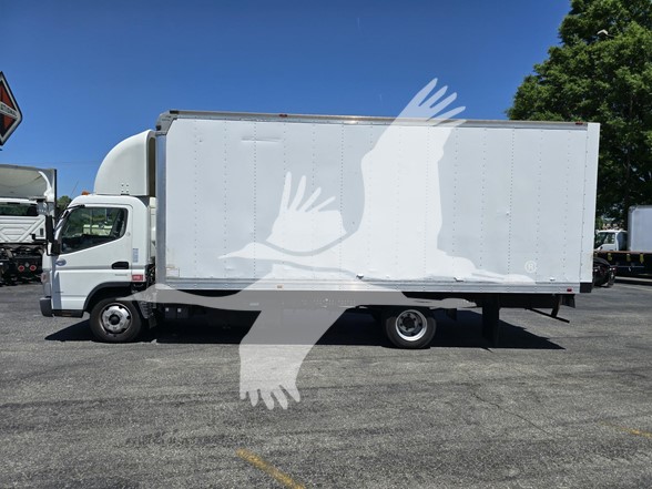 2015 MITSUBISHI FUSO FE180 21597CON - image 3 of 6